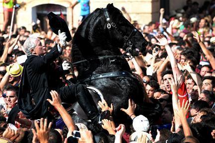 Fiesta en Ciutadella de Sant Joan, donde los caballos son los protagonistas
