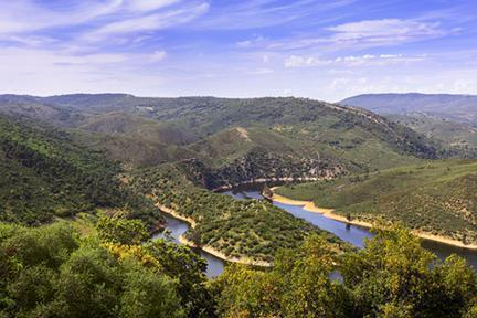Río Tajo a su paso por Monfragüe, refugio natural en la provincia de Cáceres