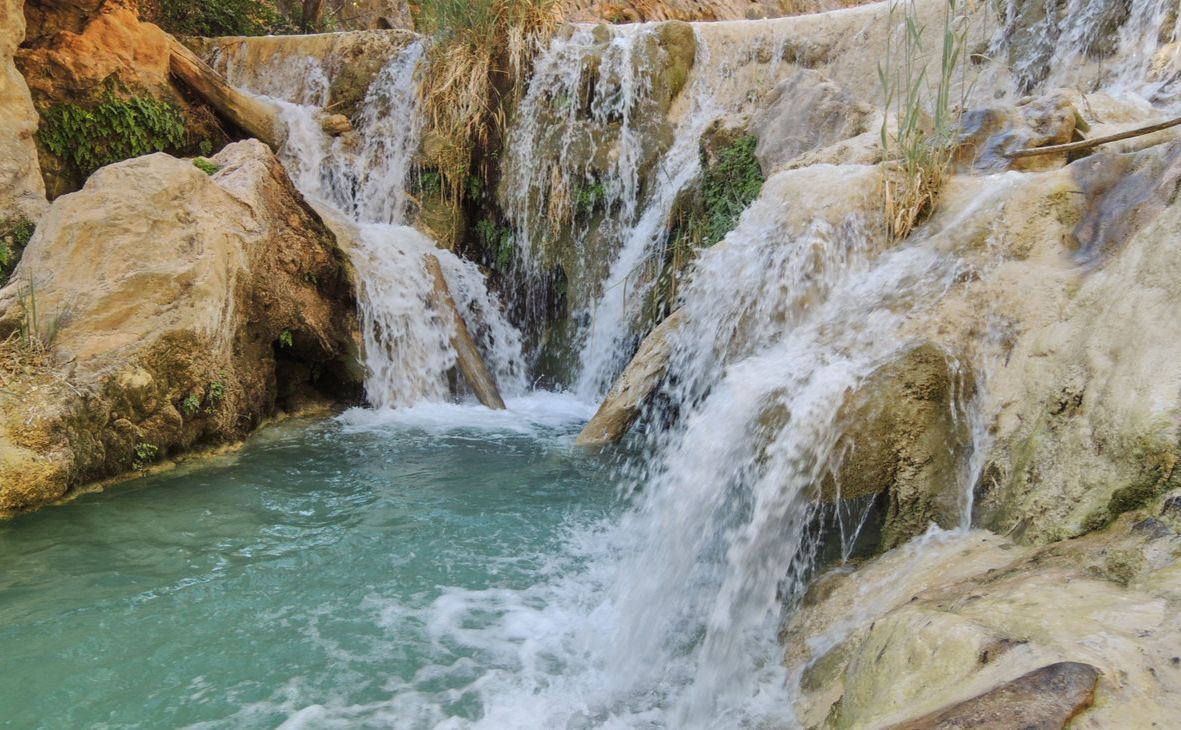 Las mejores piscinas naturales, pozas y playas para refrescarte en agosto 2024