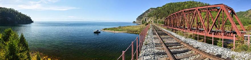 Panorámica del lago Baikal desde un puente de la vía Circumbaikal
